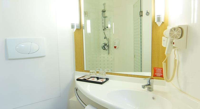 Ibis Surabaya City Center Kültér fotó