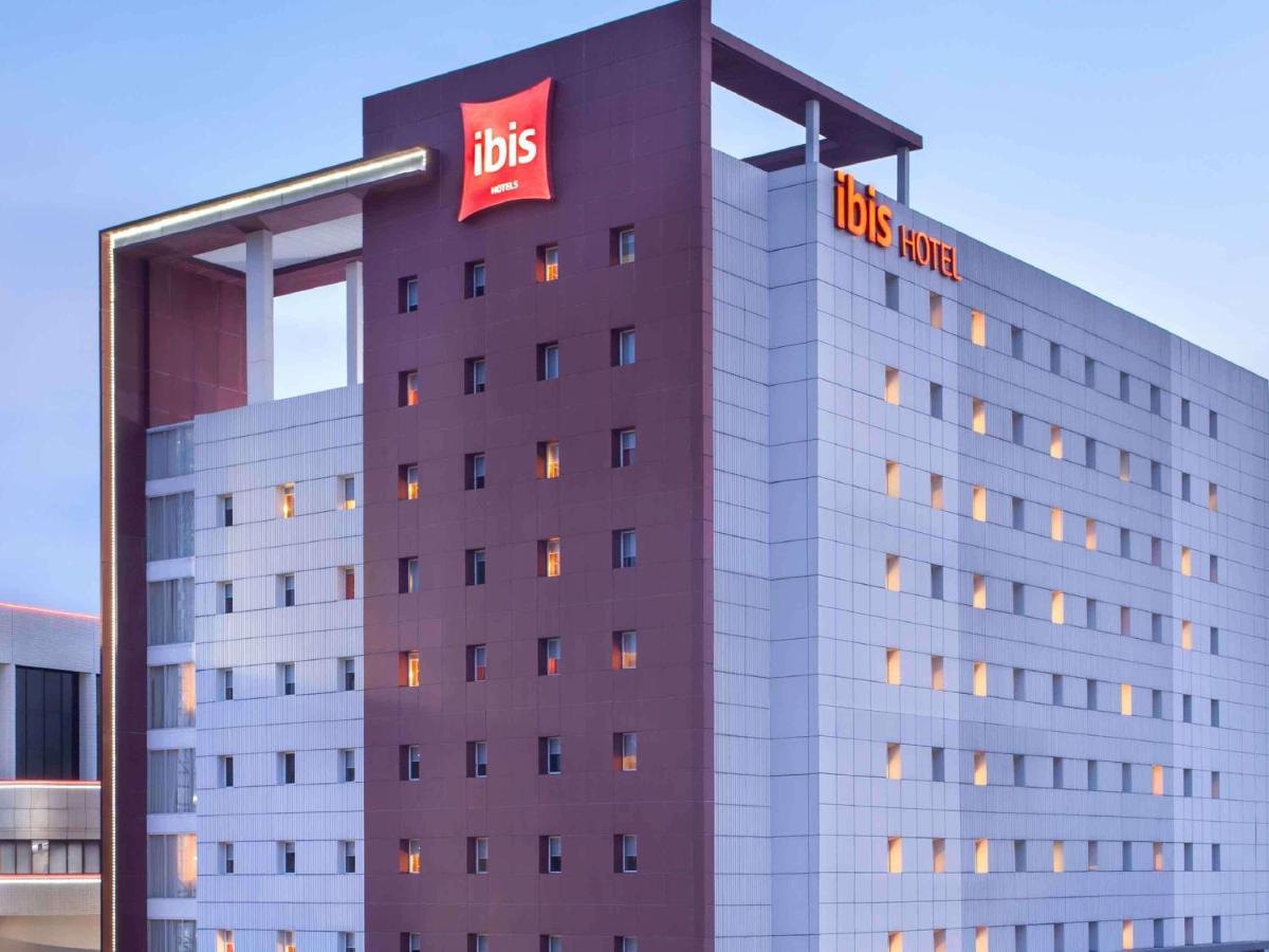 Ibis Surabaya City Center Kültér fotó