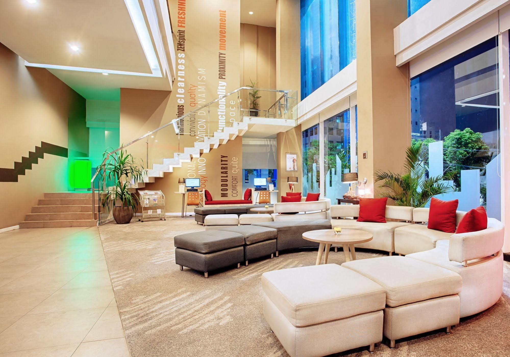 Ibis Surabaya City Center Kültér fotó