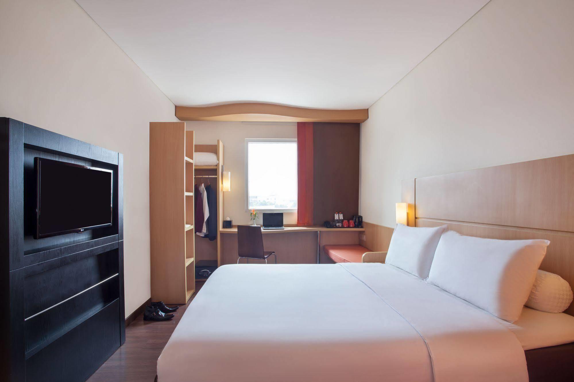 Ibis Surabaya City Center Kültér fotó